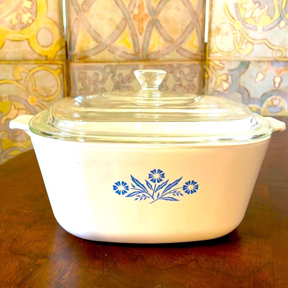 Cornflower Blue Casserole dish with glass lid - 2.5 Quart Square